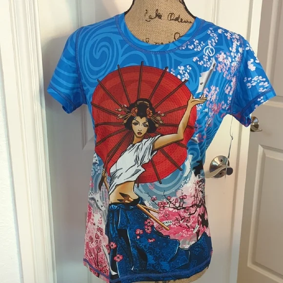 NWT! Rare Women's Blue Graphic Top - Picture 4 of 5